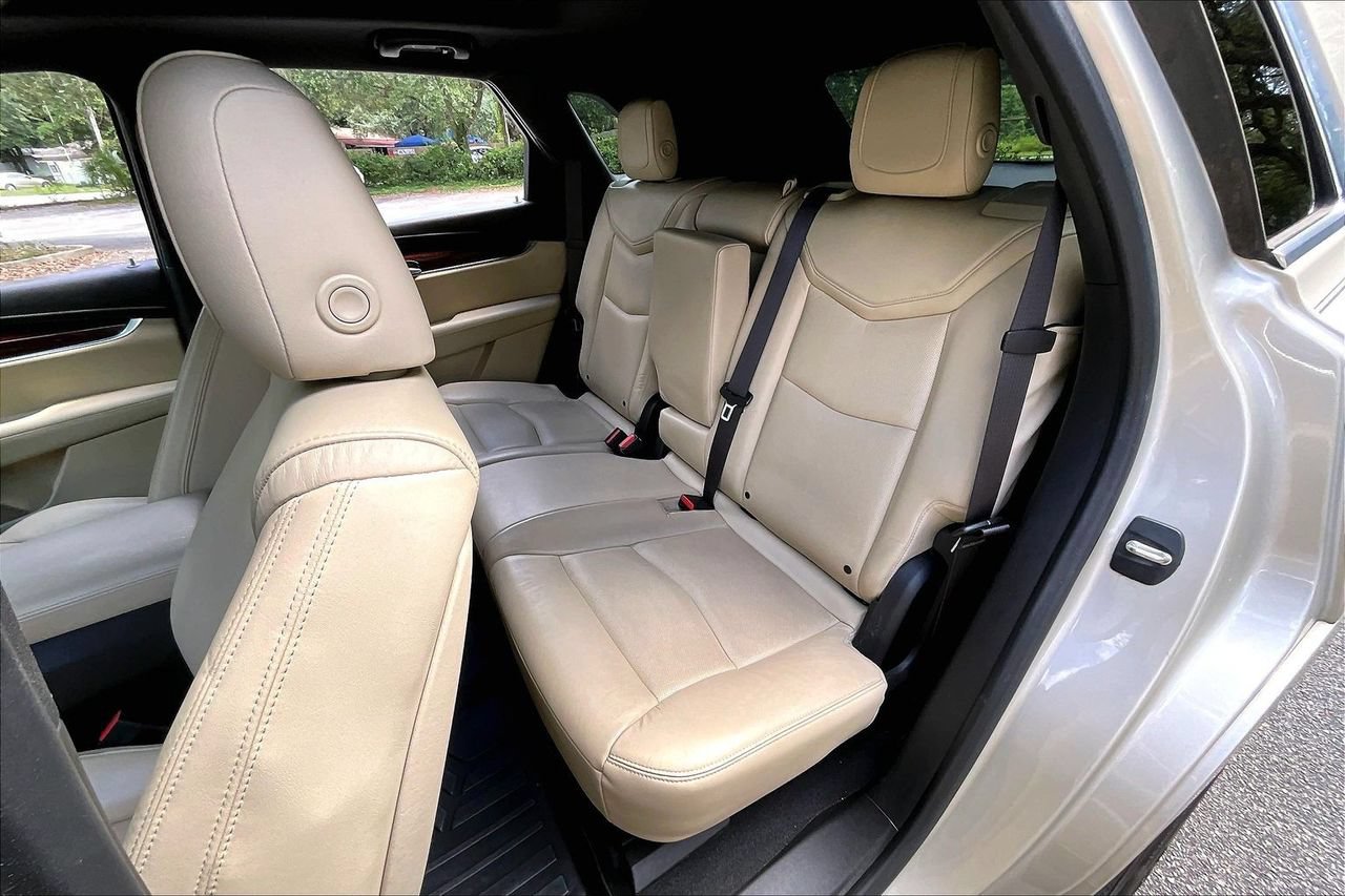 Used 2017 Cadillac XT5 Luxury w/ Driver Awareness Package FWD image 19