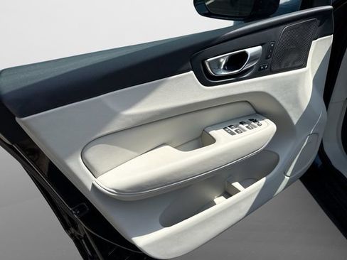 Certified 2024 Volvo XC60 B5 Ultimate w/ Protection Package Premier AWD/4WD image 18