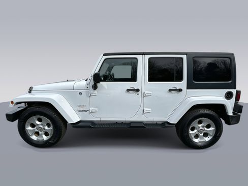 Used 2015 Jeep Wrangler Unlimited Sahara w/ Connectivity Group image 6