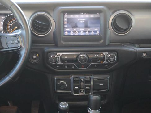 Used 2021 Jeep Gladiator Sport AWD/4WD image 14