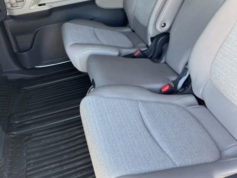 Used 2024 Toyota Sienna LE w/ LE Plus Package image 11