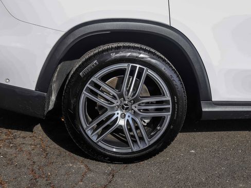 Used 2024 Mercedes-Benz GLS 450 4MATIC image 6