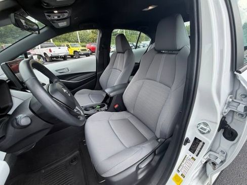 Used 2025 Toyota Corolla SE FWD image 9