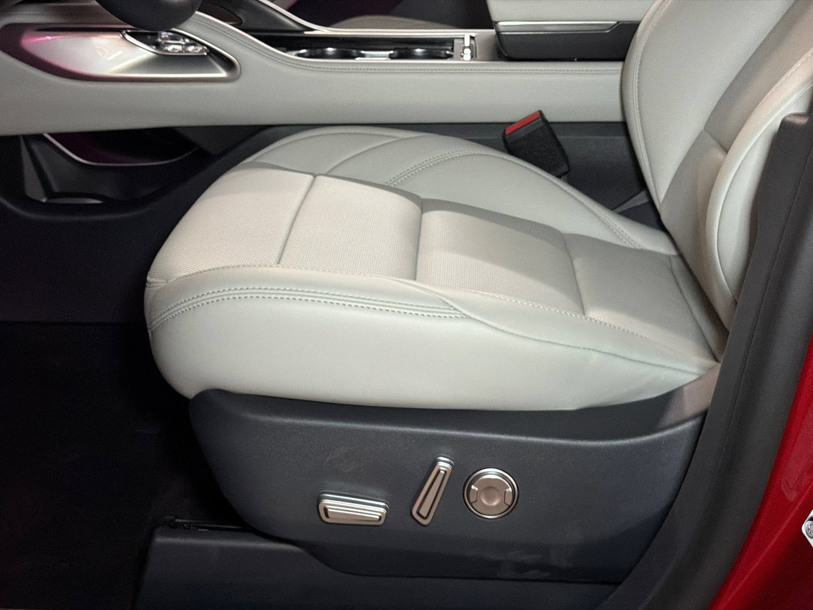 New 2026 Lincoln Nautilus Premier w/ Equipment Group 102A AWD/4WD image 17