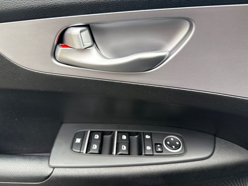 Used 2023 Kia Forte LXS FWD image 22