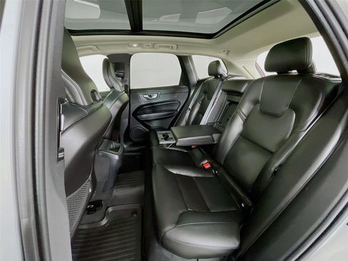 Used 2024 Volvo XC60 B5 Core image 28
