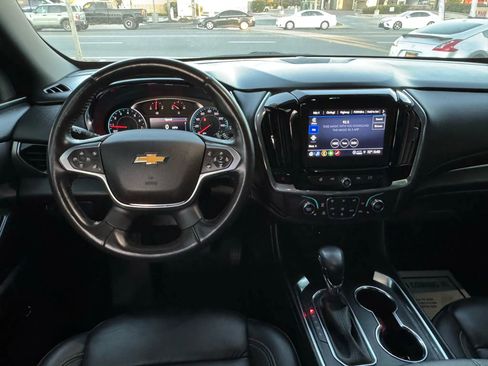 Used 2022 Chevrolet Traverse LT image 22