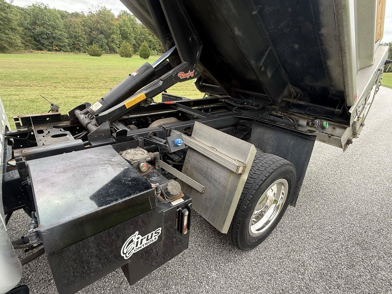 Used 2016 Ford F550 4x4 Regular Cab Super Duty image 11