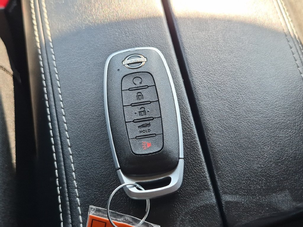 Certified 2025 Nissan Rogue SV FWD image 33