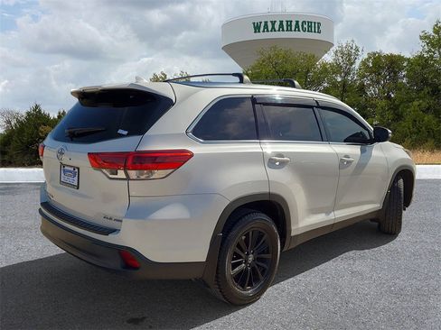 Used 2019 Toyota Highlander XLE image 5