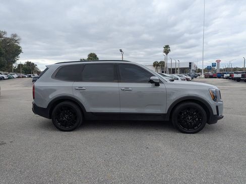 Used 2022 Kia Telluride SX w/ SX Prestige Package image 3