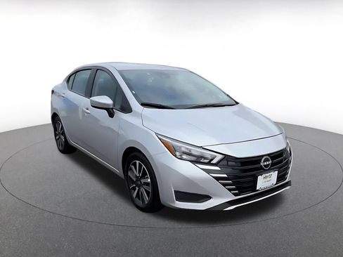 Used 2025 Nissan Versa SV FWD image 3