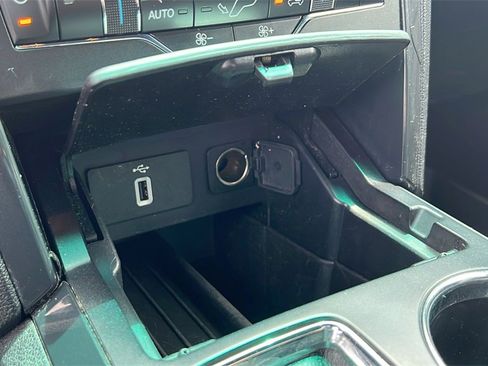 Used 2019 Ford Explorer XLT w/ XLT Sport Appearance Package image 28