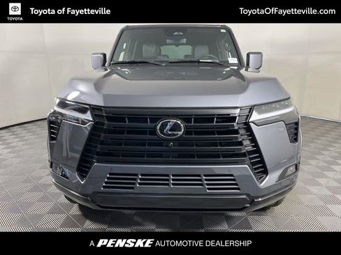 Used 2025 Lexus GX 550 w/ Accessory Package (Z1) image 18