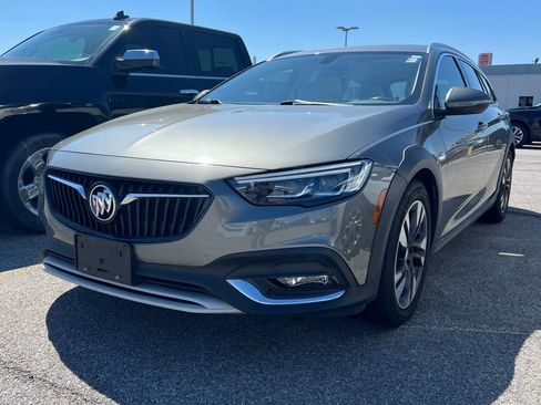 Used 2019 Buick Regal Essence w/ Driver Confidence Package I image 3