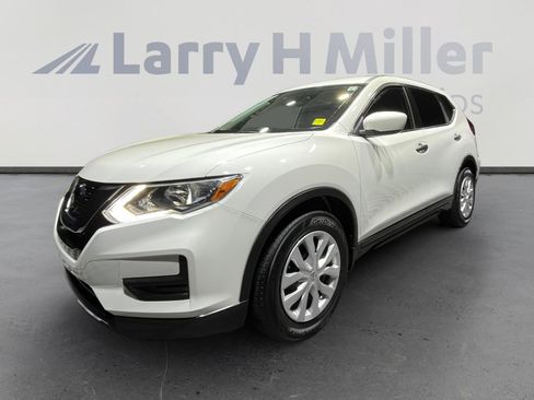 Used 2019 Nissan Rogue S image 1