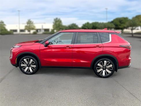 New 2025 Mitsubishi Outlander SE image 4