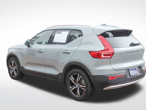 Used 2025 Volvo XC40 B5 Core image 8