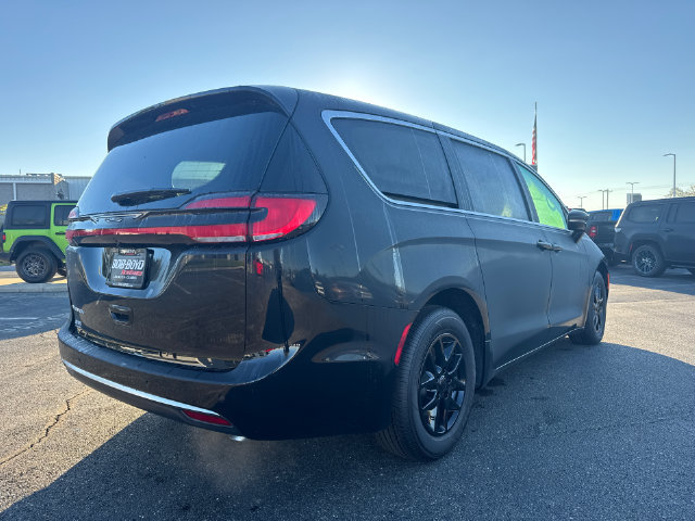 New 2027 Chrysler Pacifica Select w/ Family Tech Group FWD image 7