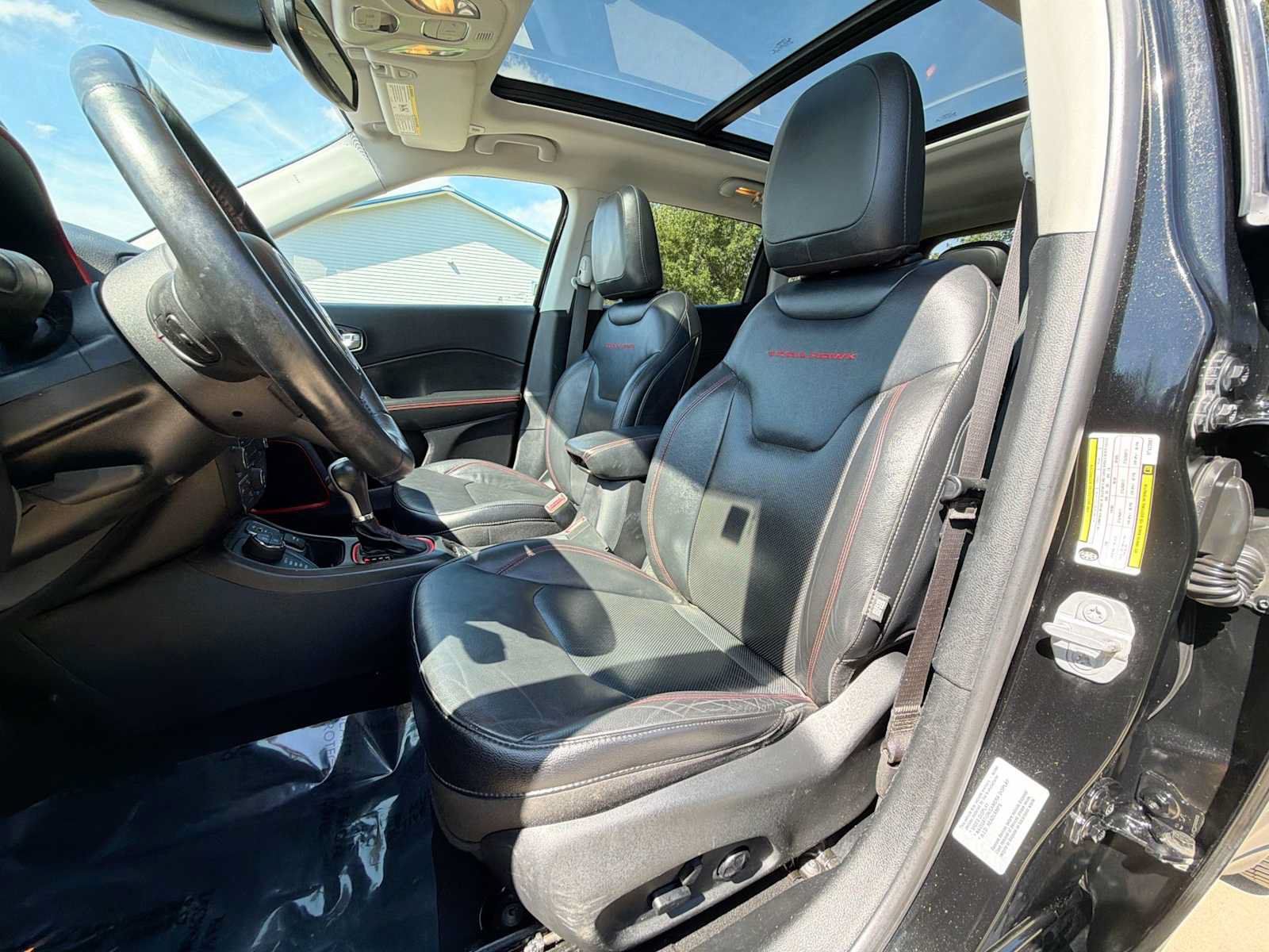 Used 2017 Jeep Compass Trailhawk w/ Leather Interior Group AWD/4WD image 13
