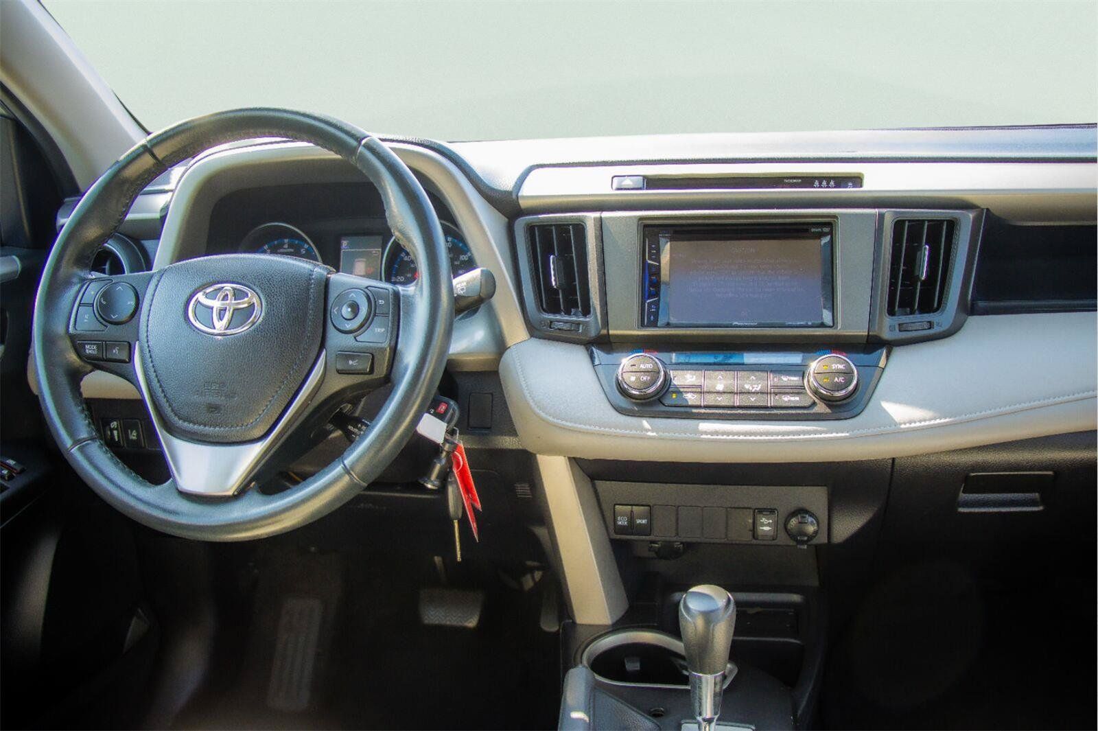 Used 2018 Toyota RAV4 XLE FWD image 5