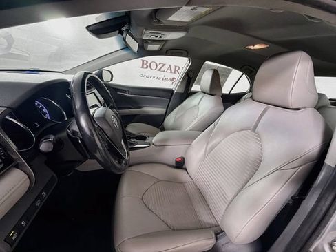 Used 2019 Toyota Camry SE FWD image 23