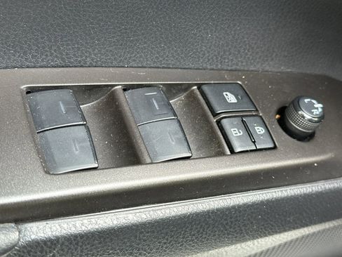 Used 2023 Toyota Camry SE image 12