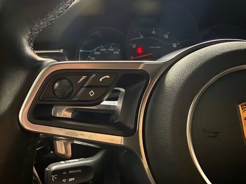 Used 2020 Porsche Macan AWD/4WD image 18