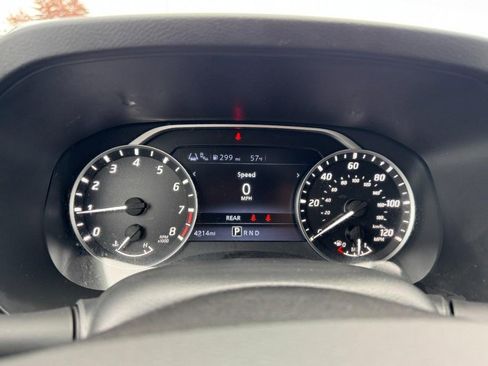 Used 2025 Nissan Frontier SV w/ SV Convenience Package image 21