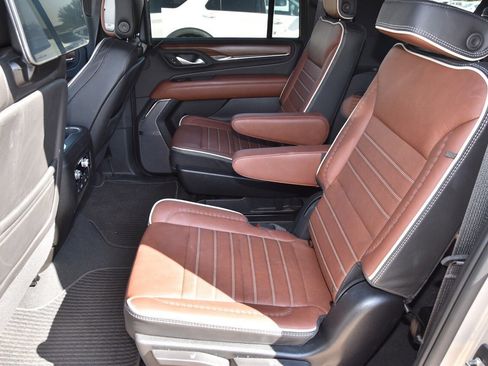 Used 2024 GMC Yukon XL Denali Ultimate image 12