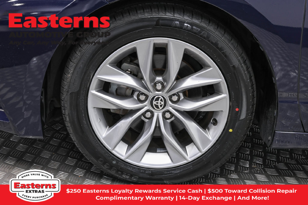 Used 2022 Toyota Avalon XLE w/ Moonroof Package FWD image 34
