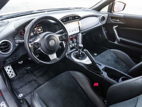 Used 2018 Toyota 86 GT image 2