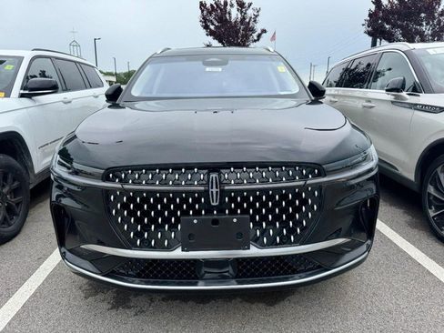 Used 2024 Lincoln Nautilus Reserve w/ Equipment Group 202A AWD/4WD image 2