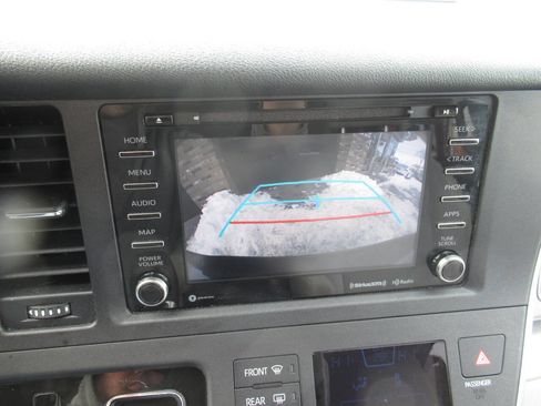 Used 2020 Toyota Sienna LE image 26