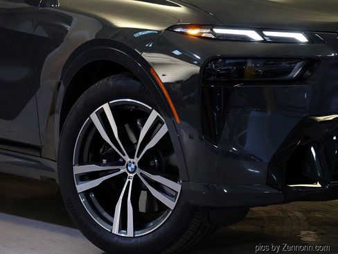 Used 2026 BMW X7 xDrive40i w/ M Sport Package AWD/4WD image 3