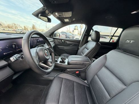 Used 2025 Buick Enclave Sport Touring image 4