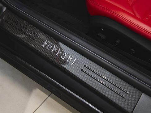 Used 2021 Ferrari 812 GTS image 27