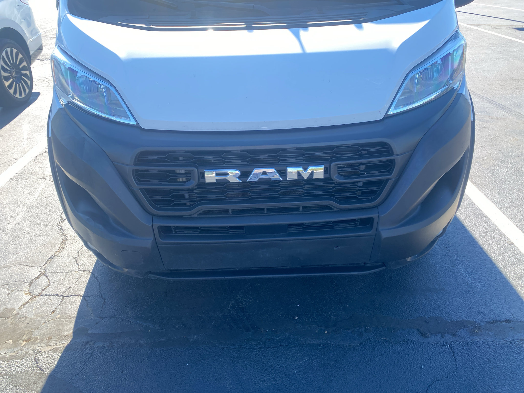 Used 2024 RAM ProMaster 2500 w/ Convenience Group FWD image 3