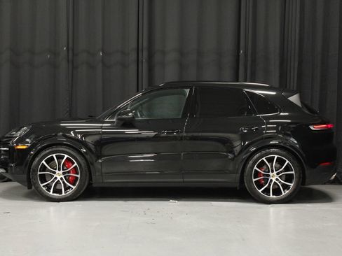 Certified 2024 Porsche Cayenne S AWD/4WD image 2