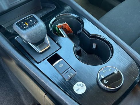 Used 2024 Nissan Rogue S AWD/4WD image 18