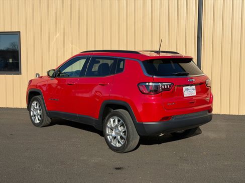 Used 2023 Jeep Compass Latitude image 6