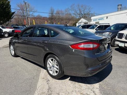 Used 2016 Ford Fusion SE image 3