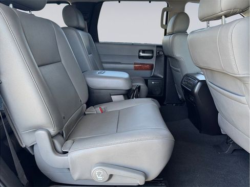 Used 2019 Toyota Sequoia Platinum AWD/4WD image 31