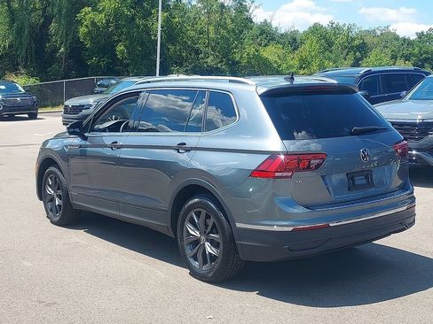 Used 2023 Volkswagen Tiguan SE w/ Panoramic Sunroof Package FWD image 5