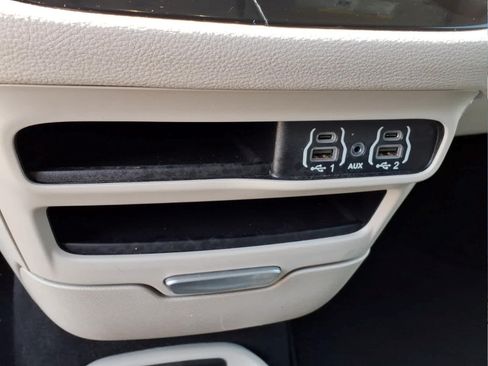 Used 2024 Chrysler Pacifica Touring-L FWD image 21