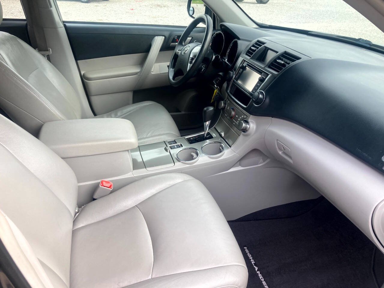 Used 2013 Toyota Highlander Plus FWD image 15