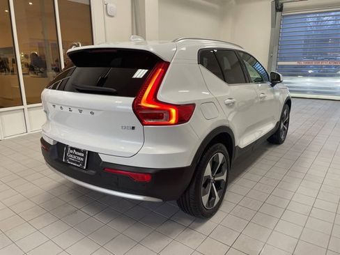 Certified 2025 Volvo XC40 B5 Core image 4