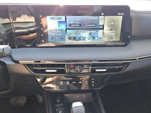 Used 2025 Nissan Kicks SR AWD/4WD image 17