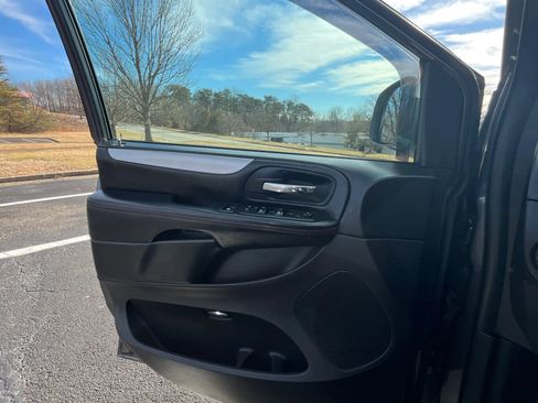 Used 2019 Dodge Grand Caravan GT image 21