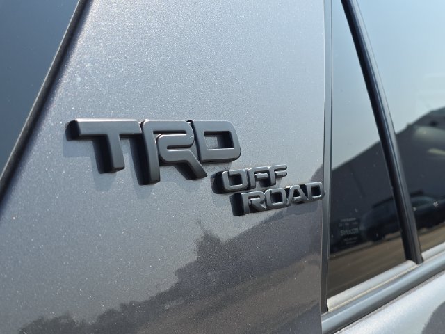 Used 2020 Toyota 4Runner TRD Off-Road Premium w/ Moonroof Package AWD/4WD image 33